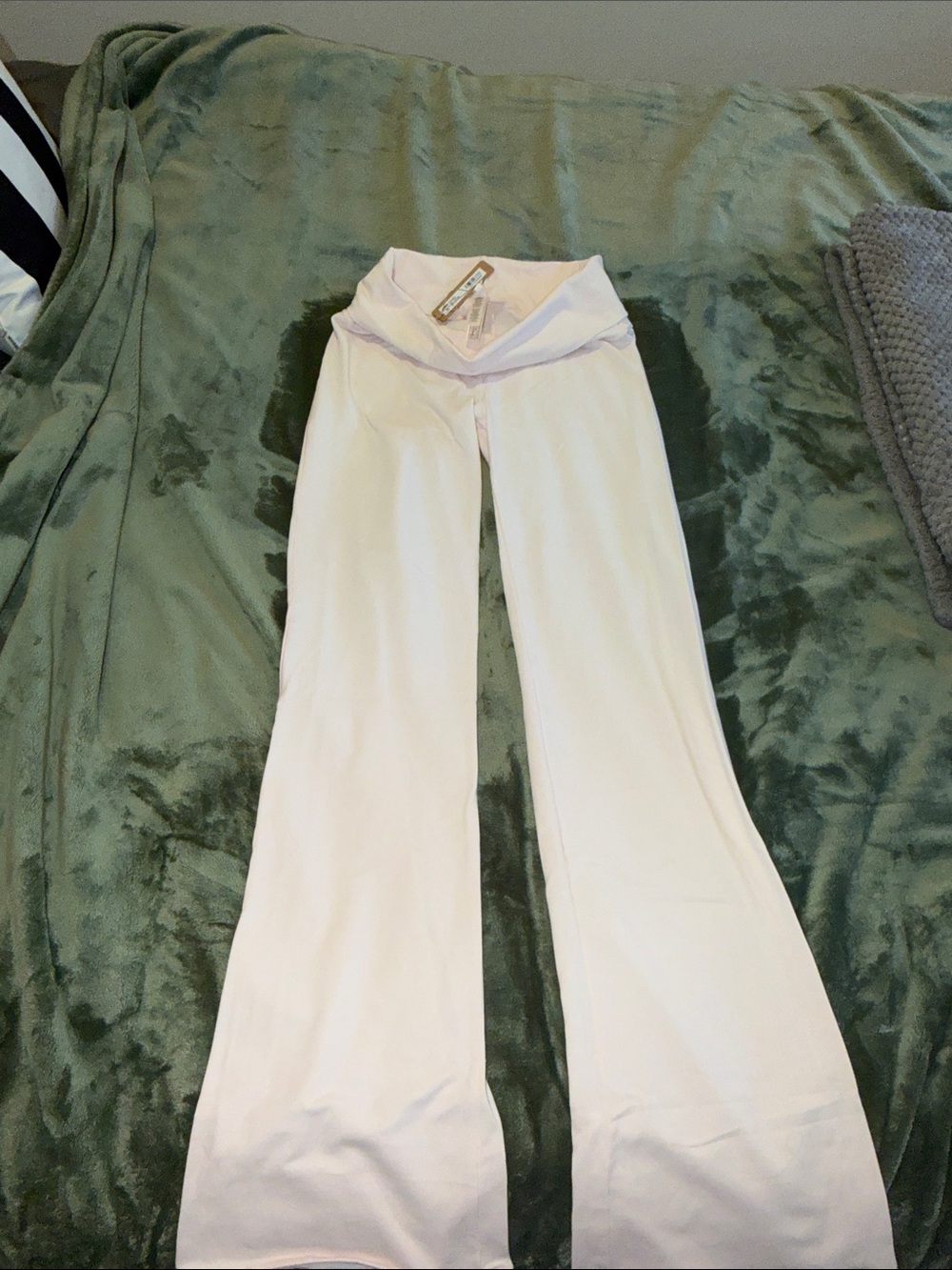 NWT SKIMS Light Pink Flared Yoga Pants - Picture 4 of 4